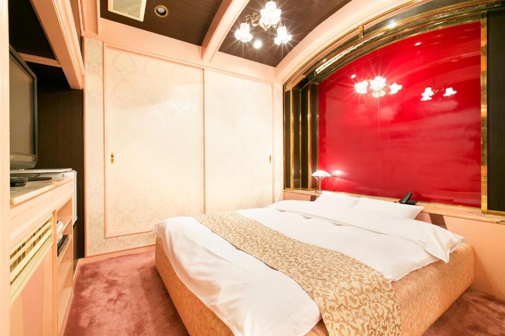 月神酒店情绪酒店（仅限成人）客房内的一张或多张床位