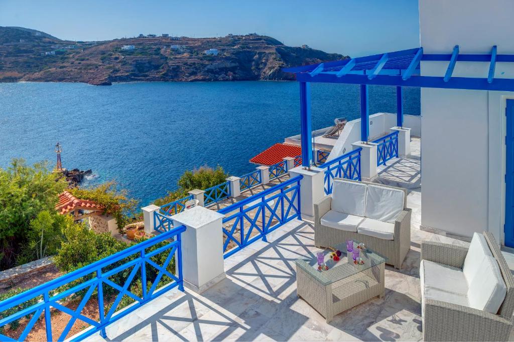 金尼昂Syros Private House with superb sea view的享有海景。