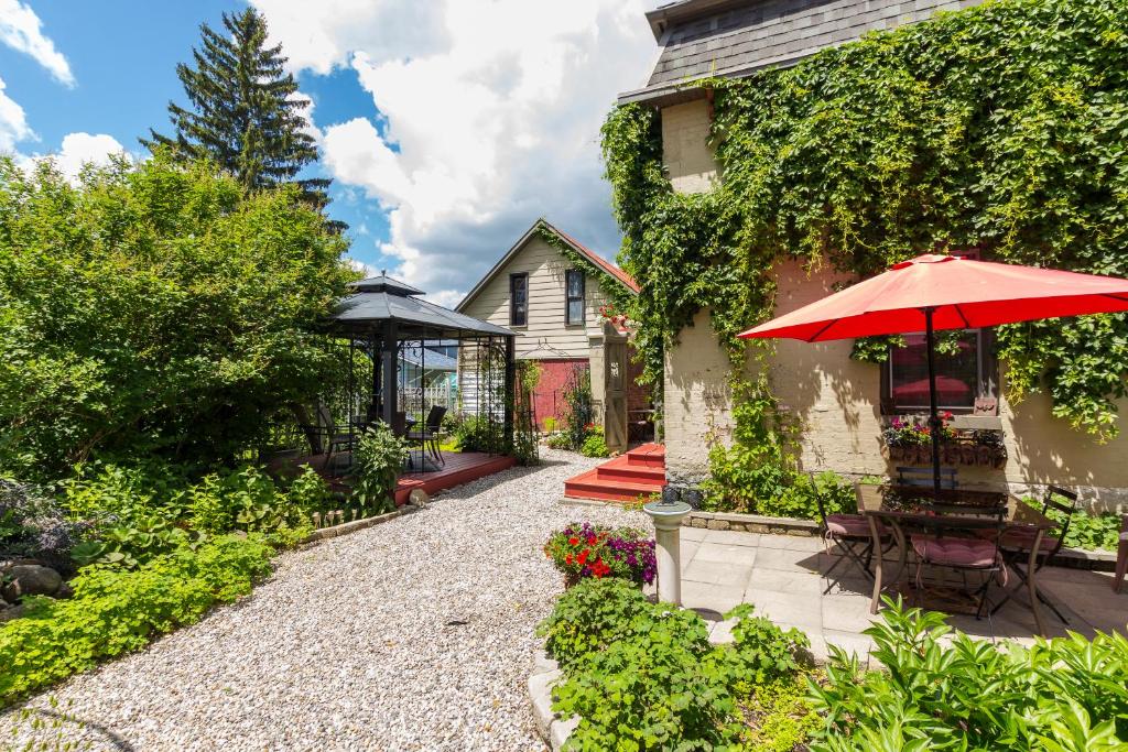 Russell Manor Bed & Breakfast预订_Russell Manor Bed & Breakfast优惠价格