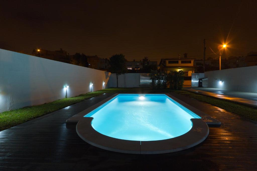 MadalenaCasa do Cerro的后院的游泳池