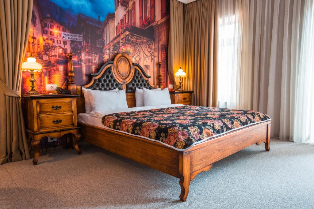 巴库巴库精品酒店的一间卧室,卧室内配有一张大床