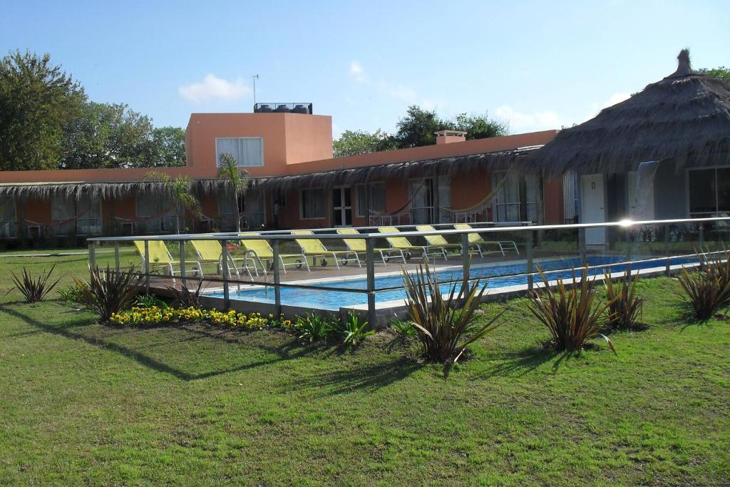 Punta Ramallo Posada内部或周边的泳池