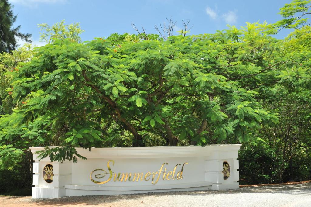 Summerfield Botanical Garden & Exclusive Resort外面的花园