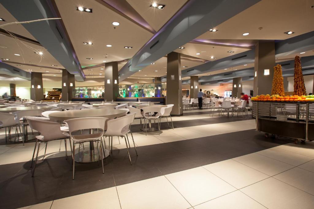 埃拉特U珊瑚海滩俱乐部全包酒店餐厅或其他用餐的地方