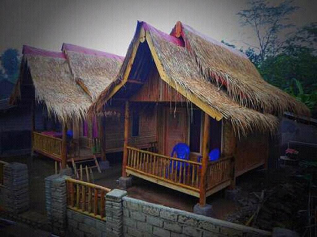 特特巴图特恩威利斯民宿的茅草屋顶小屋模型