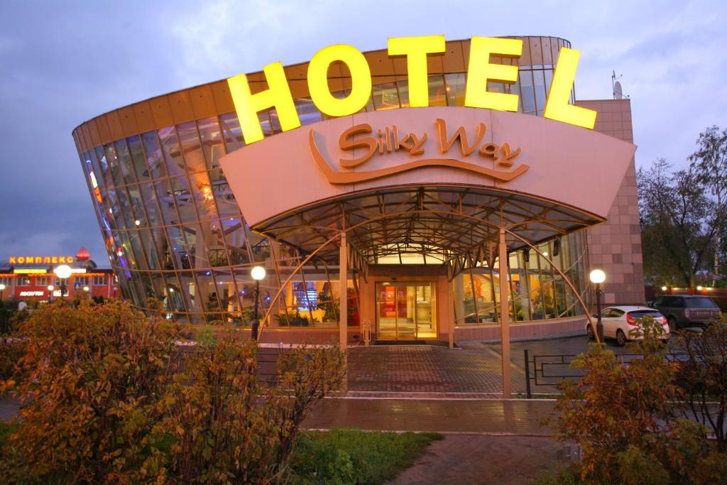 Oktyabrskiy丝路酒店的标有读酒店六十条路的旅馆