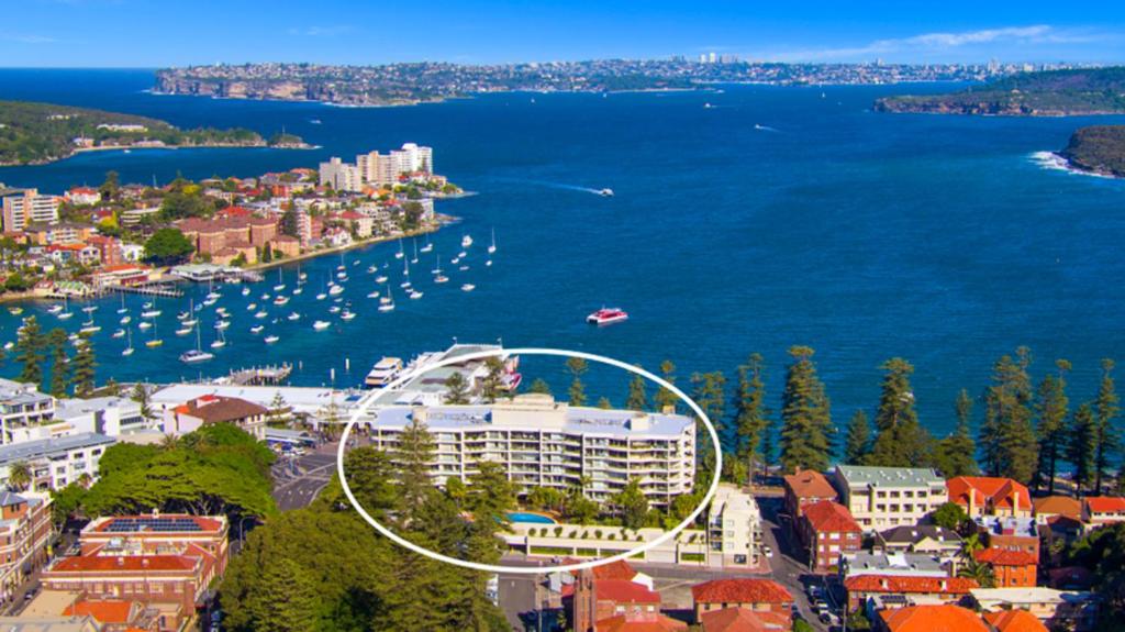 悉尼海滨大道一室公寓的城市和水体的空中景观