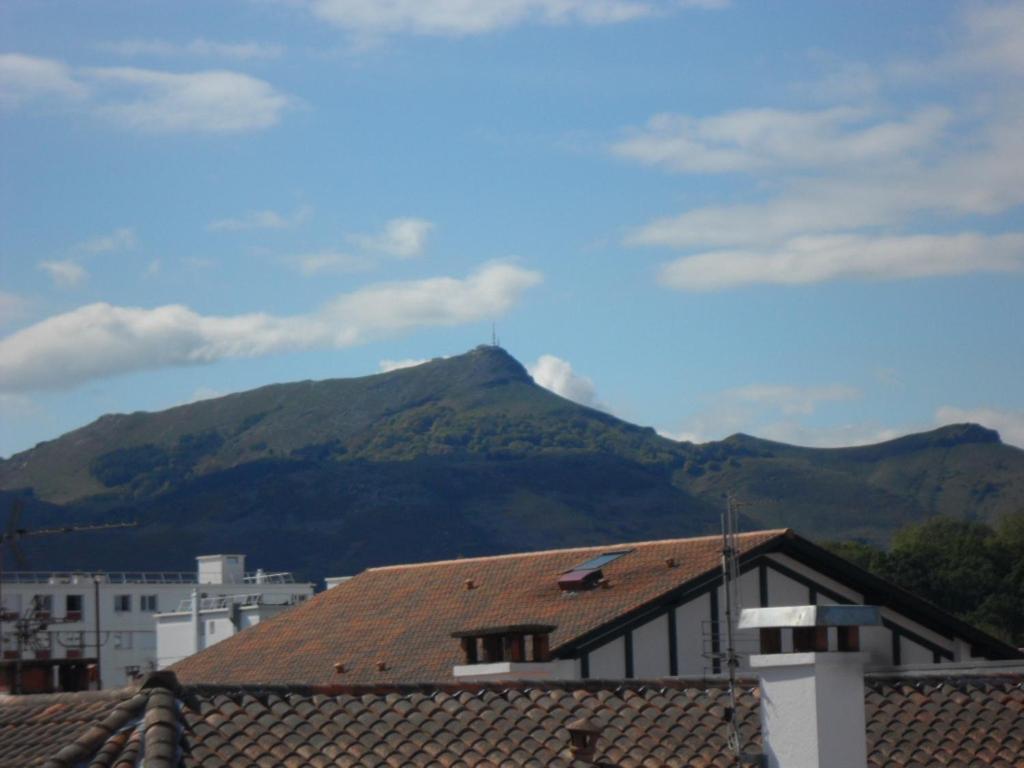 圣让-德吕兹Toki Alai的从屋顶可欣赏到山景
