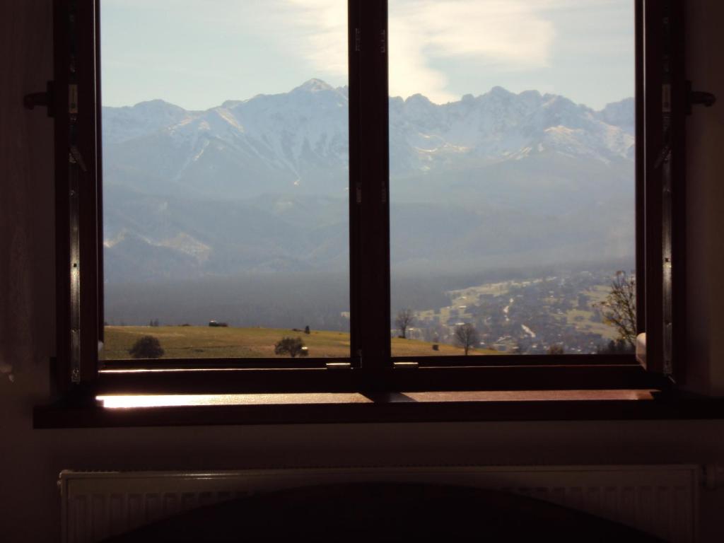 格利查尔卡米恩斯民宿的山景窗户