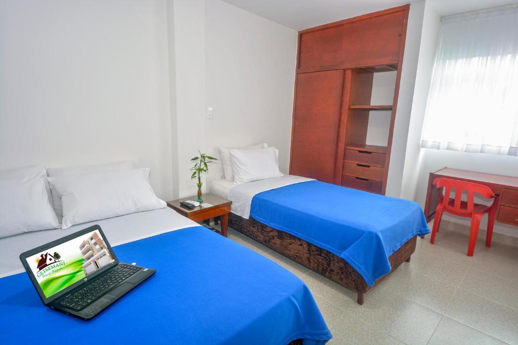 Hotel Getsemaní BGA客房内的一张或多张床位
