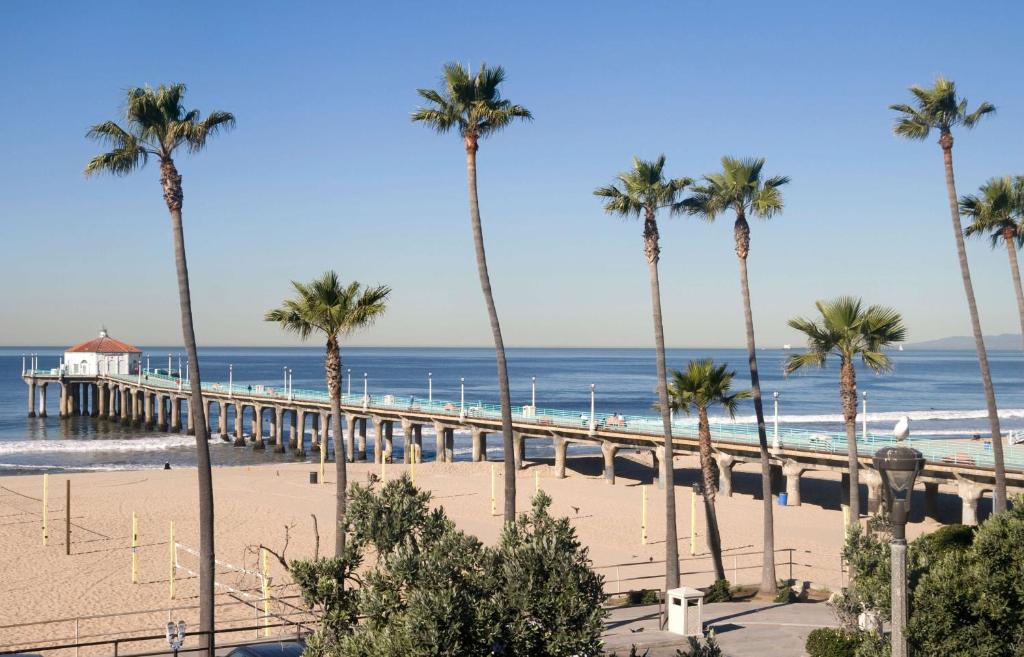 埃尔塞贡多洛杉矶/洛杉矶/埃尔塞贡多君悦酒店的棕榈树海滩和码头