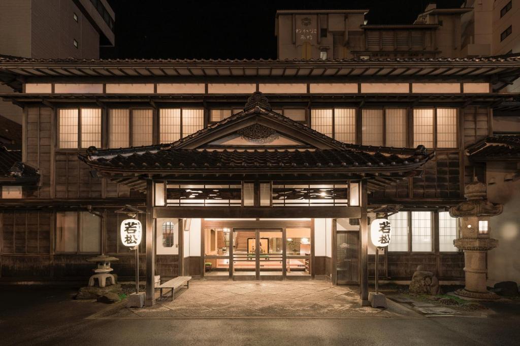 函馆若松温泉旅馆的亚洲建筑的入口