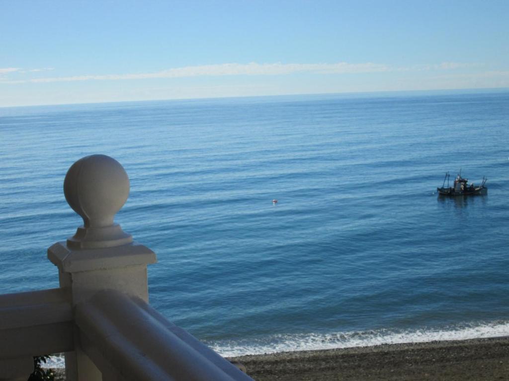 莫切Balcon del mar的水上船只的海景