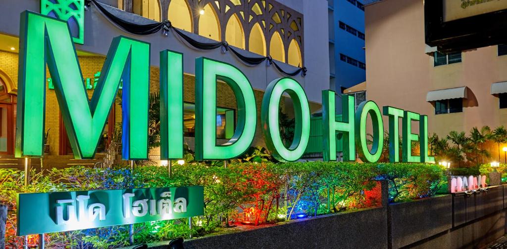 曼谷MIDO Hotel的毫克旅馆的一个灯号