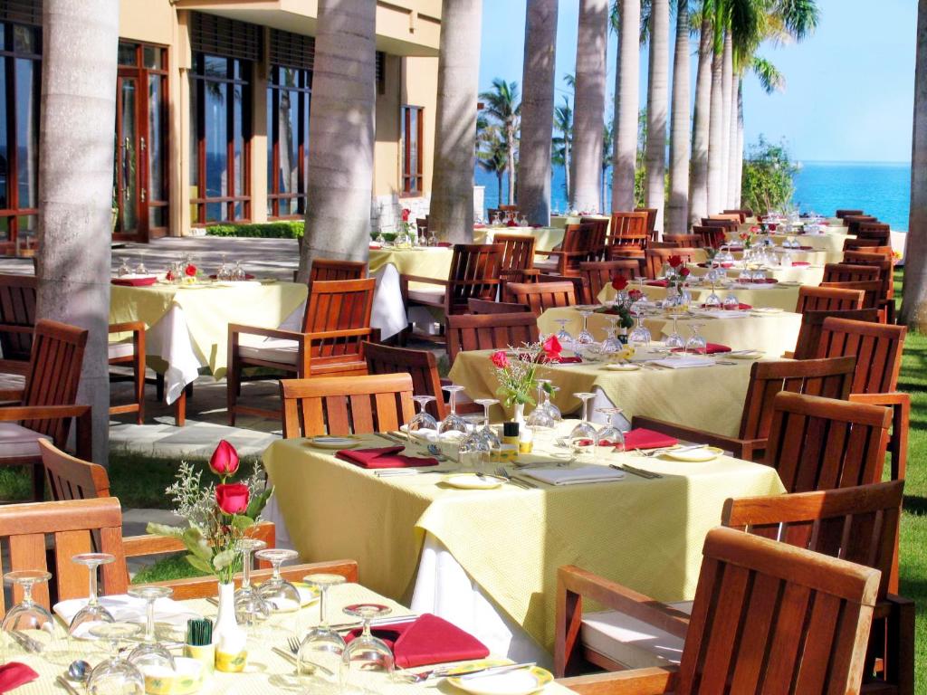 三亚亚龙湾红树林度假酒店（巴厘岛热带风情最佳亲子度假酒店）餐厅或其他用餐的地方