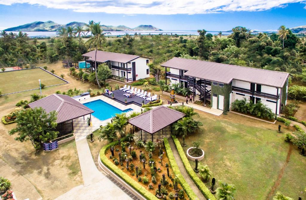 拉奇拉奇塔诺阿帕拉齐拉齐酒店的享有带游泳池的别墅的空中景致