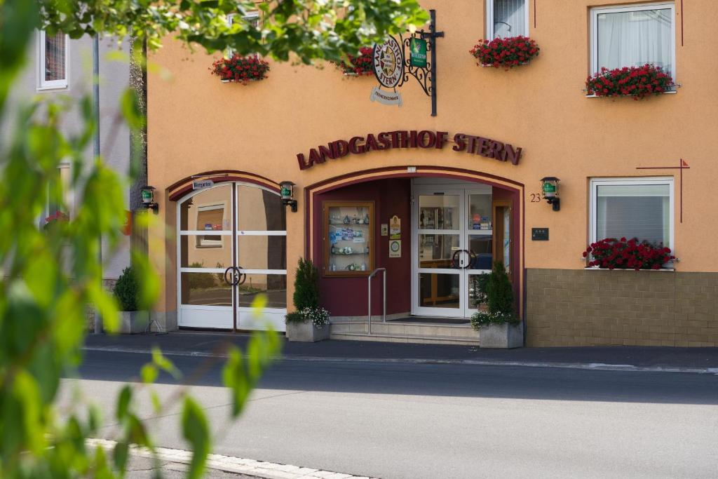Hammelburg- Obererthal苏姆斯特恩乡村旅馆的书店入口处的建筑物