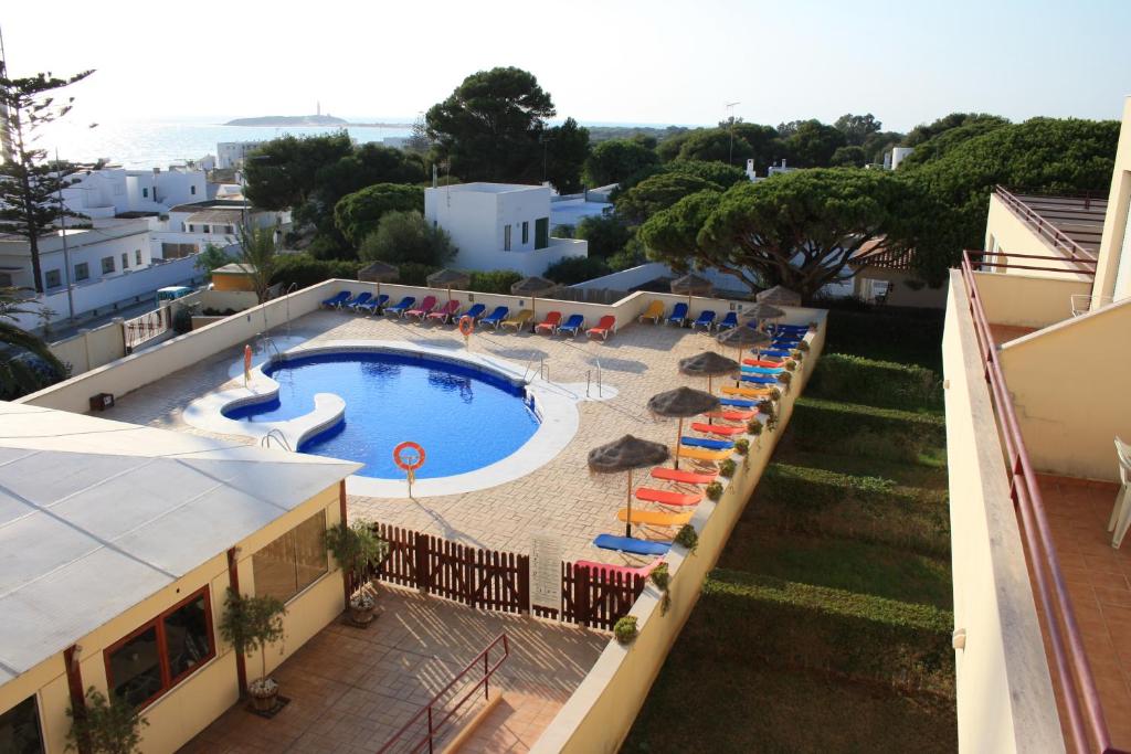 洛斯卡尼奥斯德梅卡特瑞提可卡诺德美公寓式酒店的享有度假村游泳池的景色