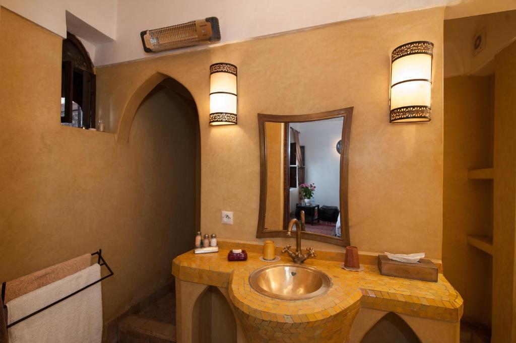 Riad Anya & SPA的一间浴室