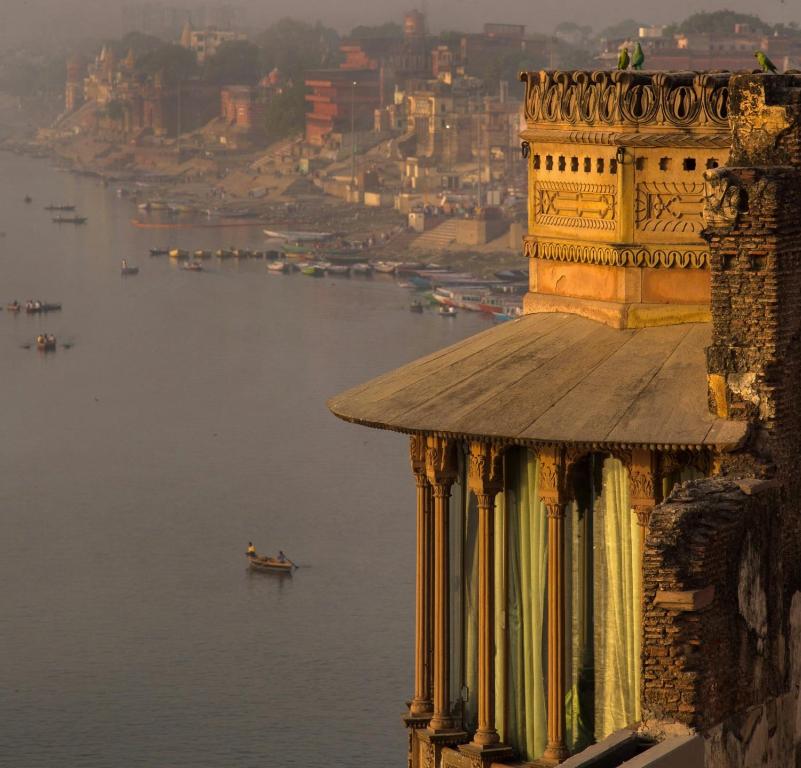 瓦拉纳西BrijRama Palace, Varanasi - By the Ganges的水中乘船欣赏河流美景