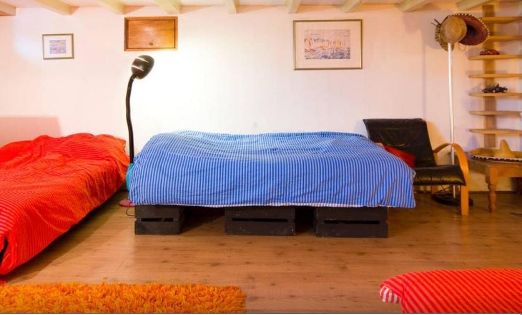DreamBoat for Groups & Parties客房内的一张或多张床位