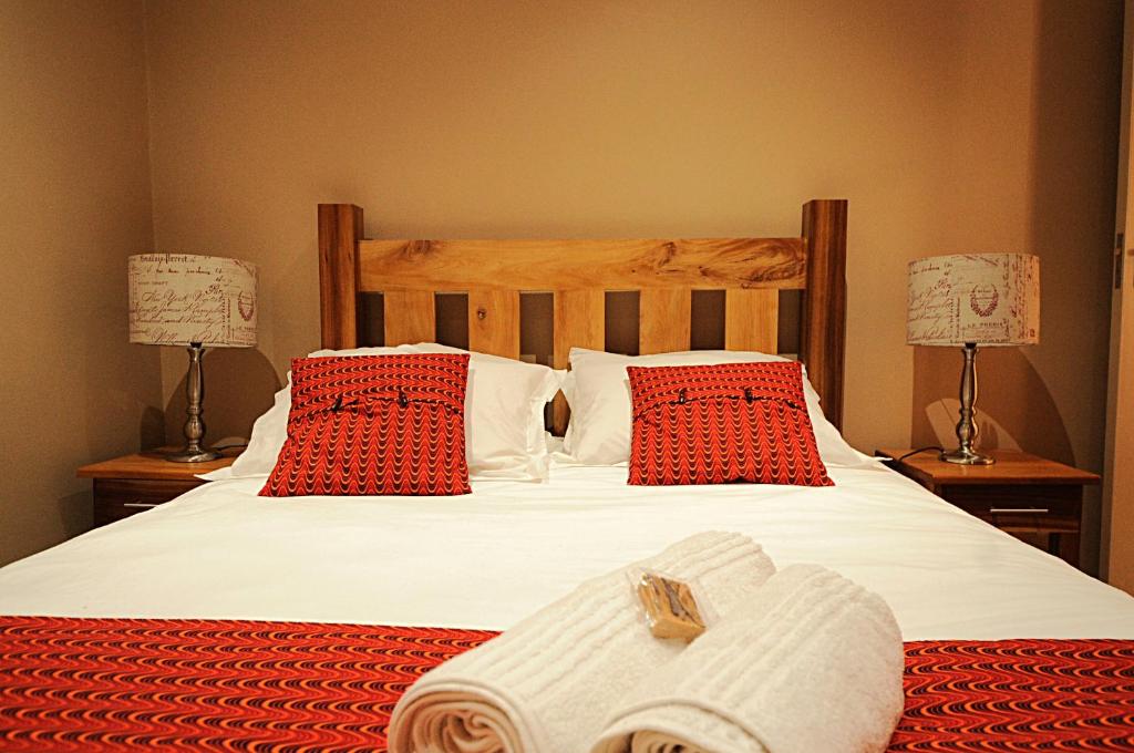 Nukakamma River Lodge客房内的一张或多张床位