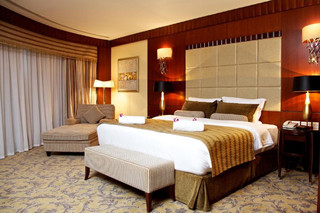 富查伊拉康科德酒店客房内的一张或多张床位