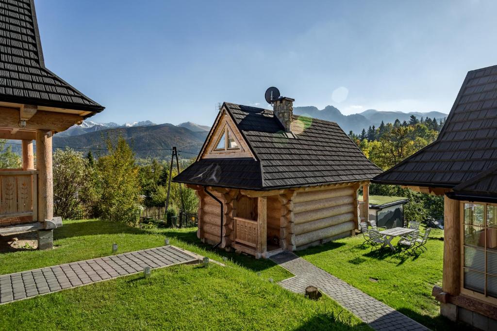 扎科帕内古芭福卡度假木屋的小屋设有屋顶