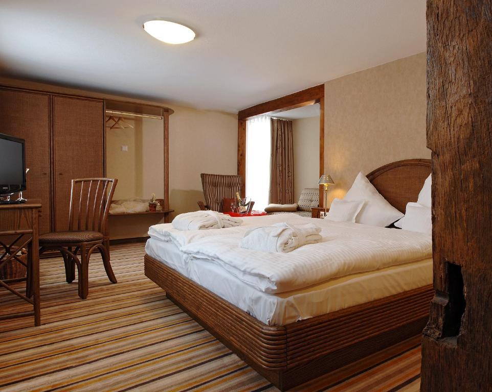 多尔夫 - 阿尔姆酒店客房内的一张或多张床位