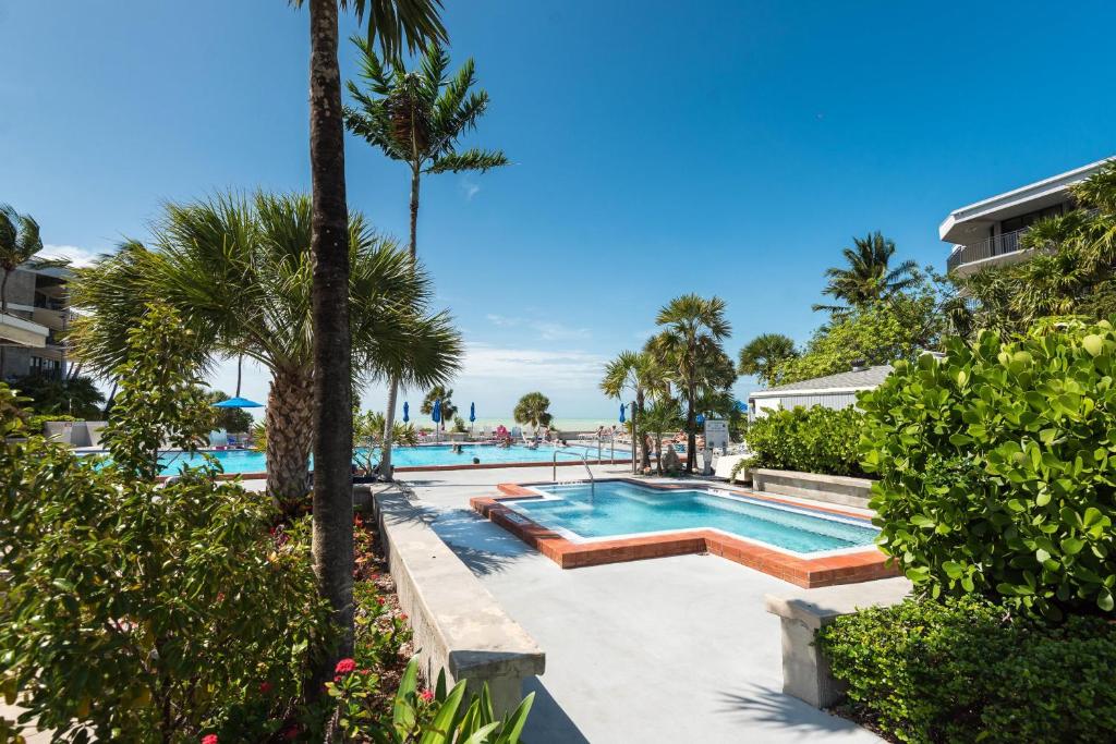 基韦斯特Coconut Palms的棕榈树度假村的游泳池