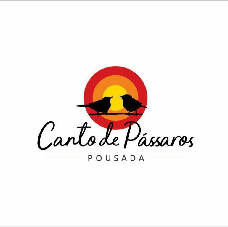 PainelPousada Canto de Pássaros的鸟儿餐厅标志