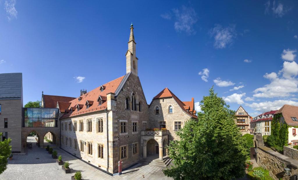 爱尔福特Ev. Augustinerkloster zu Erfurt的一座古老的教堂,在城市里陡峭