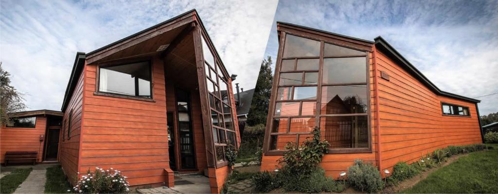 弗鲁蒂亚尔Cabañas Entre Verdes的田野上带大窗户的木屋