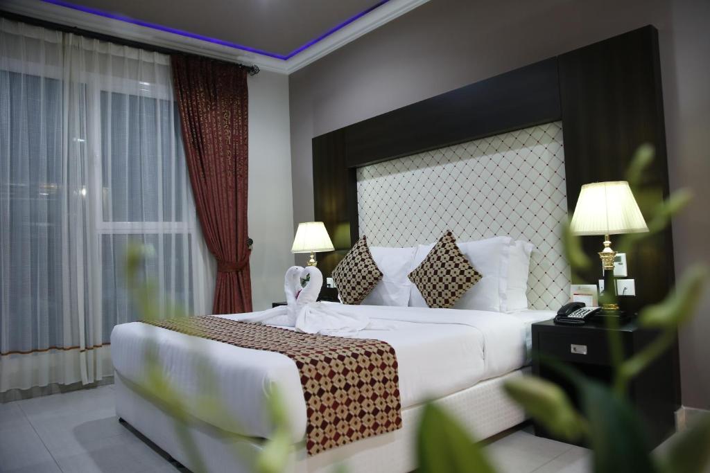 水晶宫酒店客房内的一张或多张床位