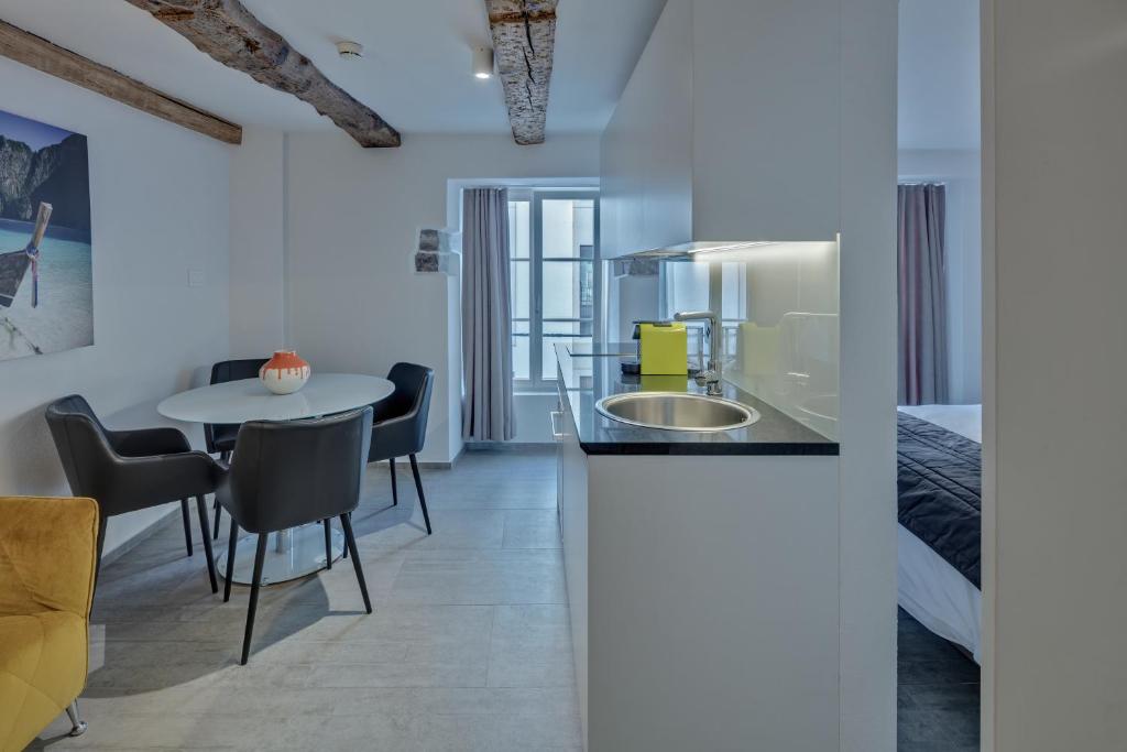 smartroom The Residence la Cittadella Baden客房内的一张或多张床位