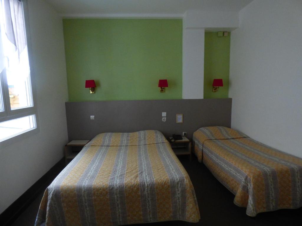 拉马尔汀酒店客房内的一张或多张床位