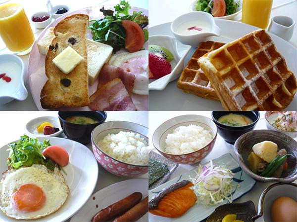 高知South Breeze Hotel Kochi Kaigetsu的相串的早餐食品和饮料图片