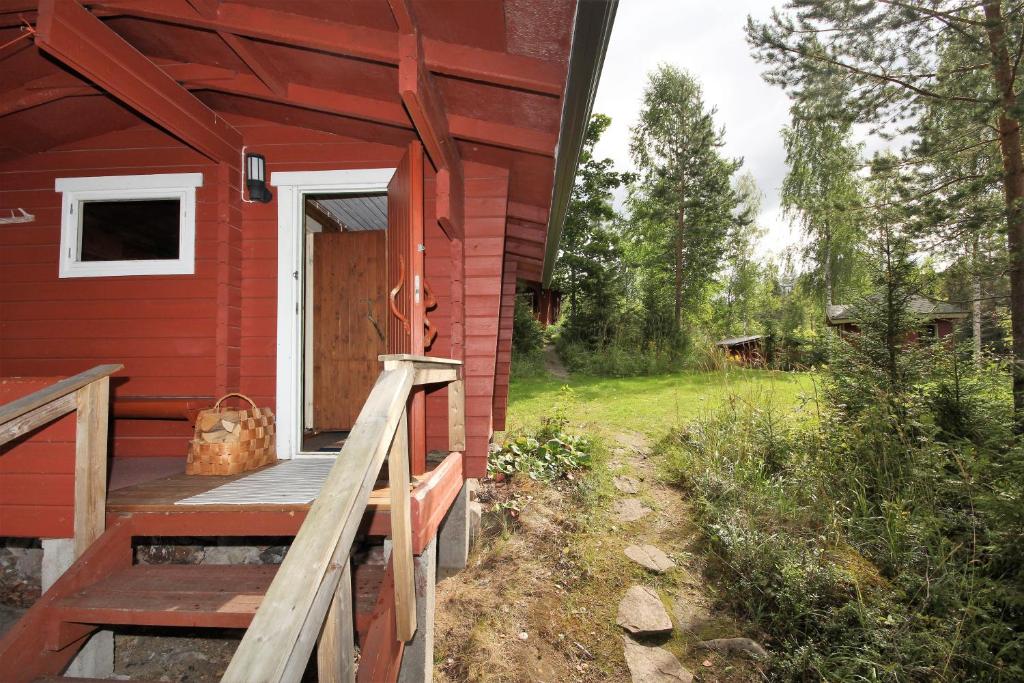 哈提图维特山林小屋外面的花园