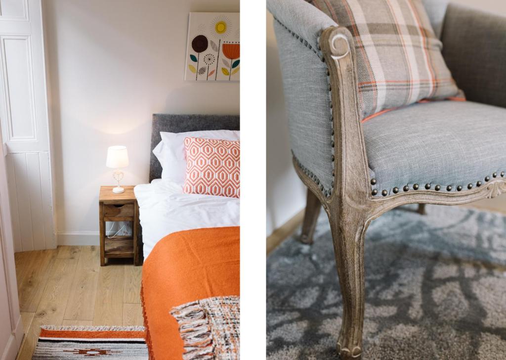 爱丁堡美丽市中心公寓 - 荷里路德公园的一张卧室两张照片,卧室旁边配有椅子