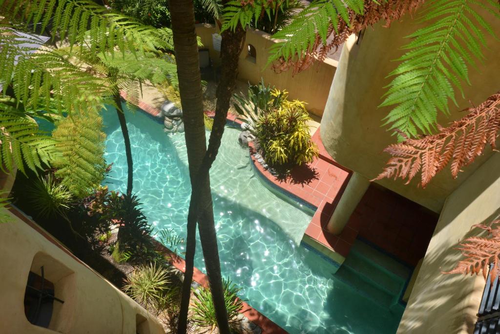 道格拉斯港圣米歇尔别墅海景公寓 的享有度假村游泳池的顶部景致