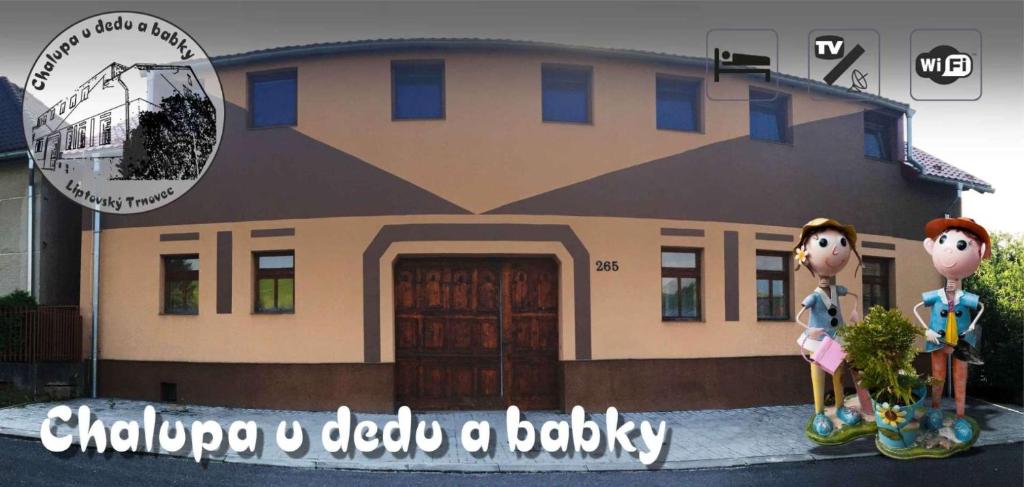 里托斯基挪威克Chalupa u dedu a babky的前面有两个娃娃的假房子