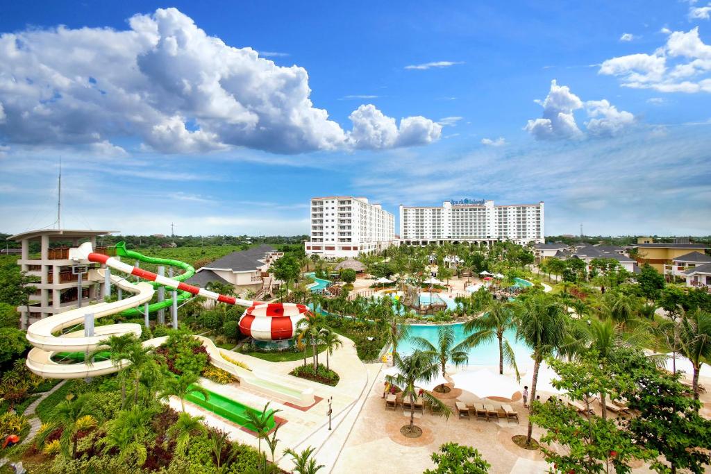 麦克坦Jpark Island Resort & Waterpark Cebu的水上公园空中景观及水滑梯