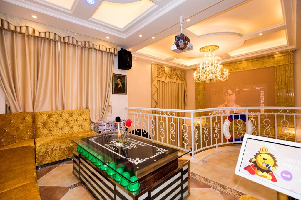 清远高品会空中红馆k歌邮轮别墅8房16床