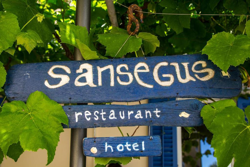 苏萨克Hotel Sansegus的读取samlezlezlez效率保留的蓝色符号