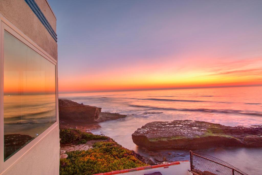 圣地亚哥日落悬崖酒店的海上日落画