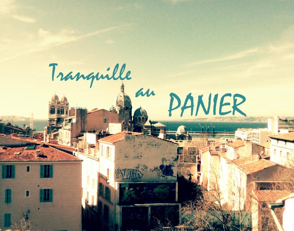马赛Tranquille au PANIER face à la mer的以图尔米特为参数的城市景观