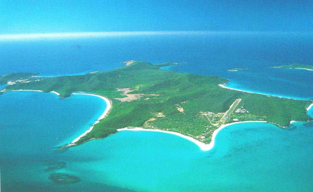 大克佩尔岛大克佩尔岛假日公园的海洋岛屿的空中景观