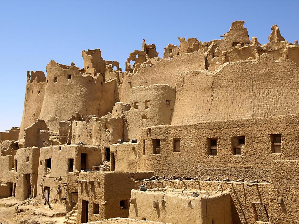 锡瓦锡瓦西瓦阿巴宾沙小屋招待所的沙漠中一座建筑物的古遗址