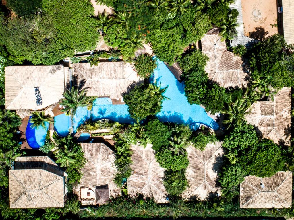 皮帕索姆布拉阿瓜富力斯卡度假酒店的享有带游泳池的水上公园的顶部景致