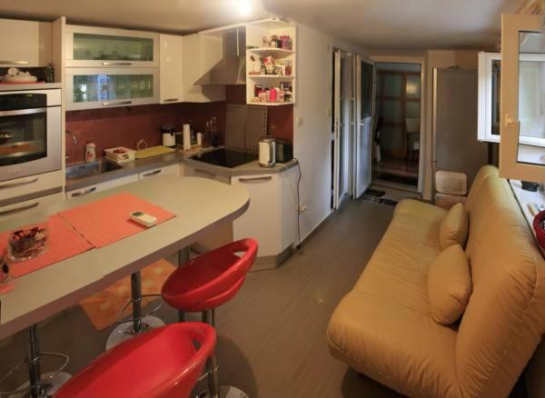 Adriatic Apartments的厨房或小厨房